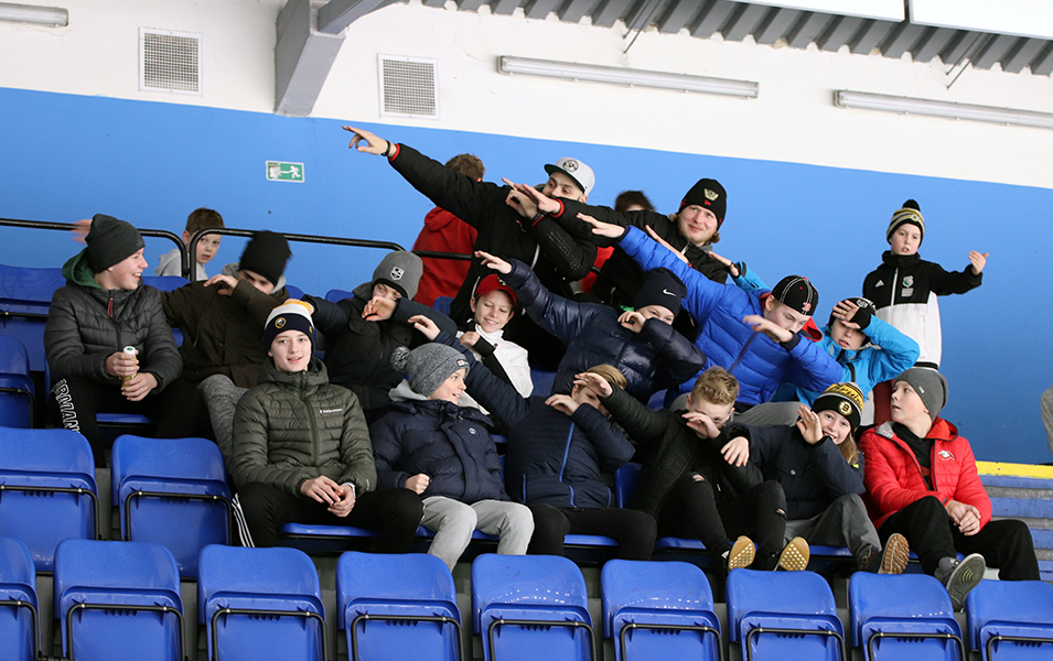 EHA spillere besøger U13 turnering.